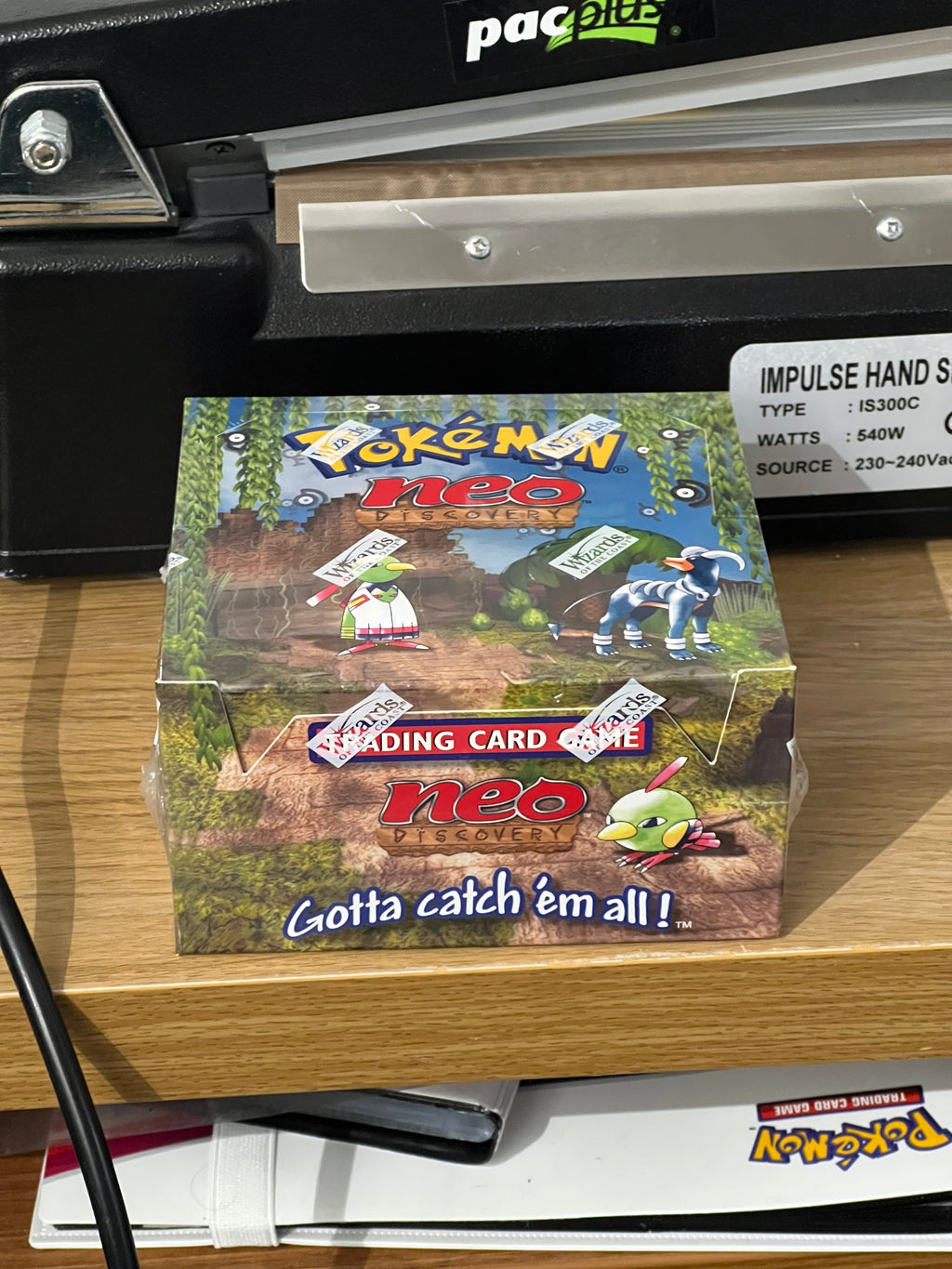 2001 Pokemon Neo Discovery 1st Edition Booster Box Factory Sealed WOTC Vintage RAR