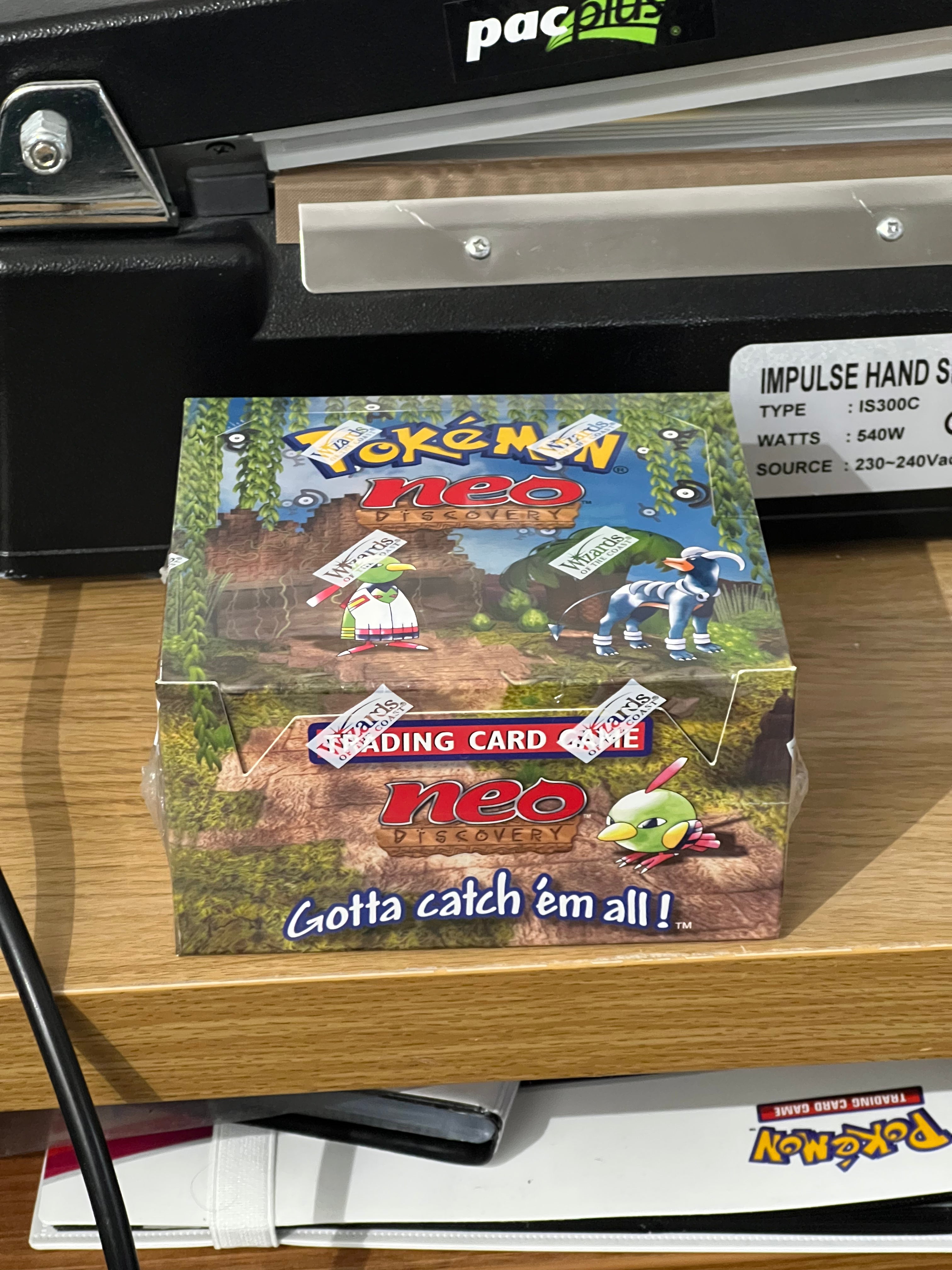 2001 Pokemon Neo Discovery 1st Edition Booster Box Factory Sealed WOTC Vintage RAR